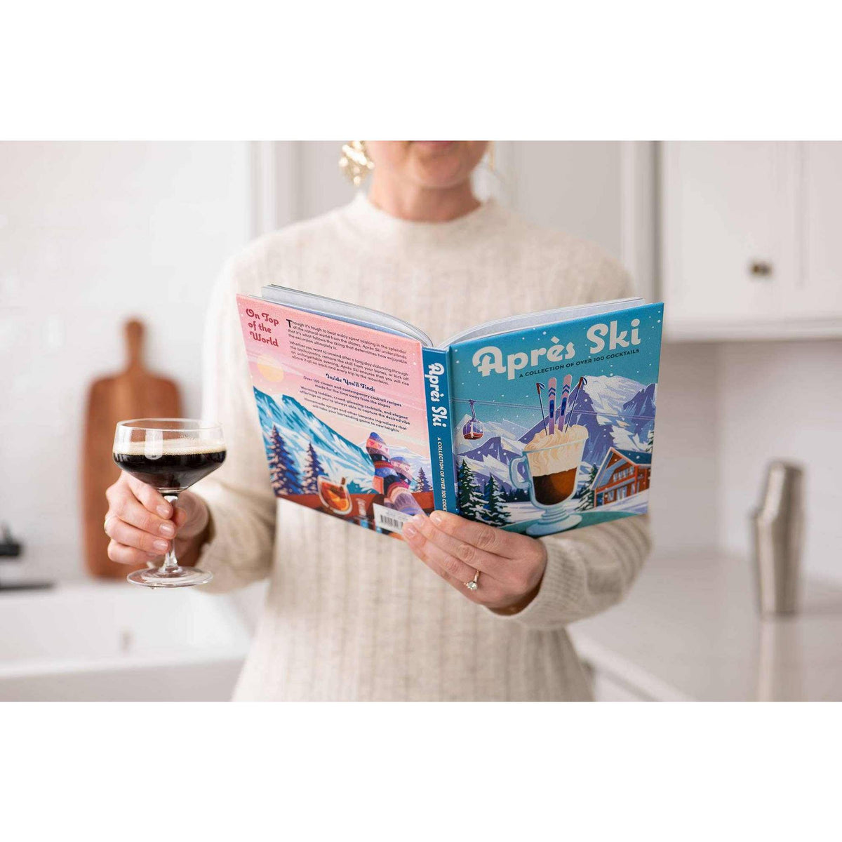 Apr¨¨s Ski: 100 Cozy Drinks to Warm Up Your Winter Hardcover Book