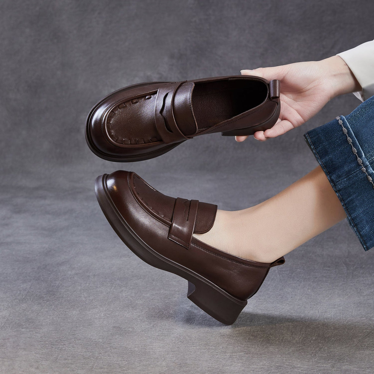 Women Classic Leather Stylish Simple Solid Color Slip-On Loafers