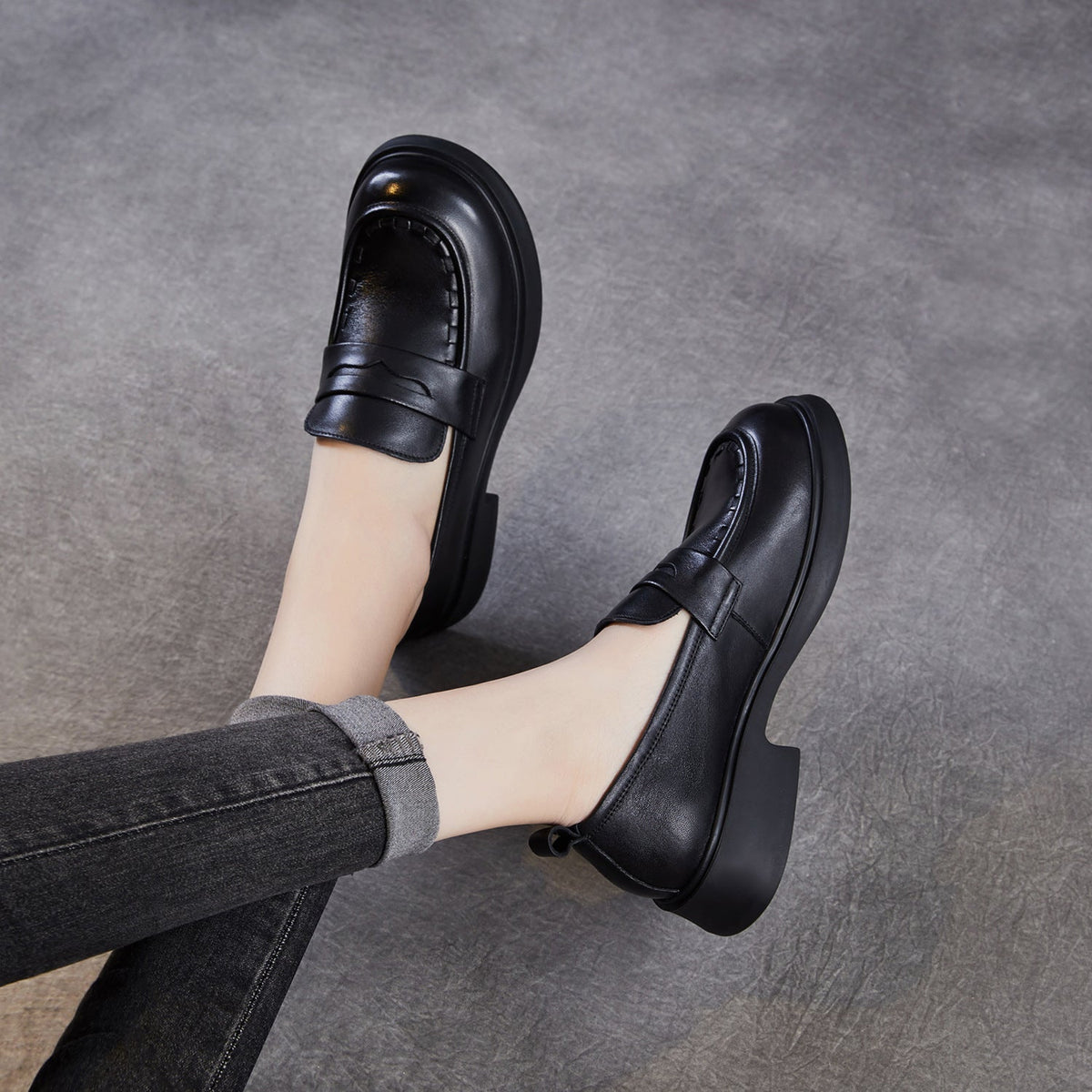 Women Classic Leather Stylish Simple Solid Color Slip-On Loafers
