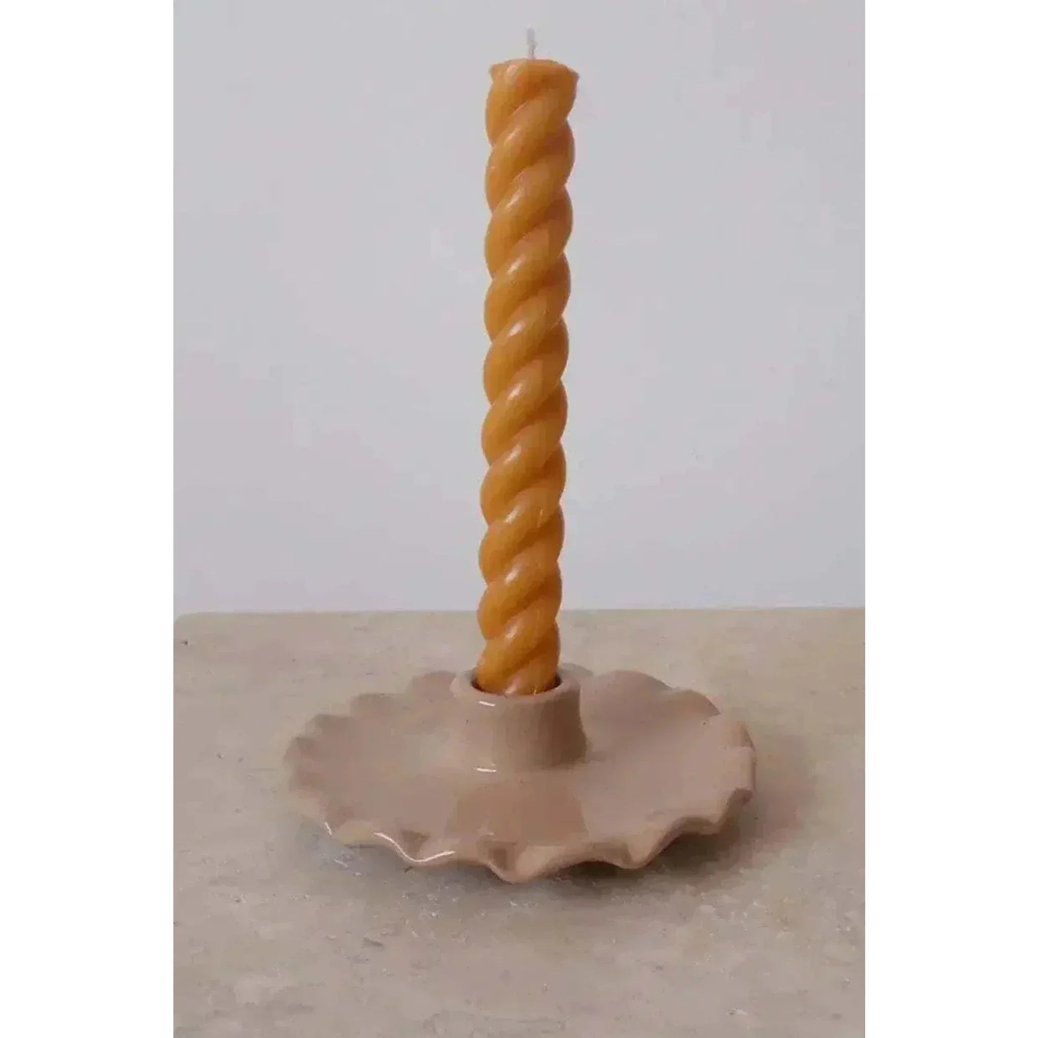 Beige N¨¦nuphar Handmade Ceramic Candle Holder with Scalloped  Plate