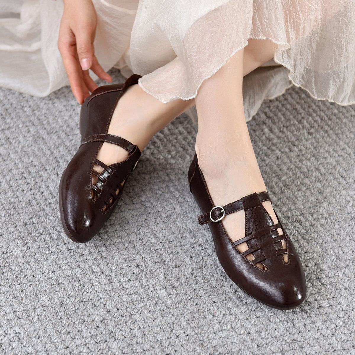 Vintage Leather Pointed Toe Cut Out Breathable Soft Flat Sole Shoes