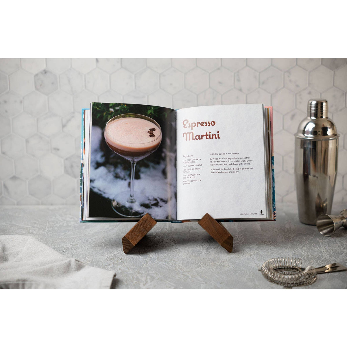 Apr¨¨s Ski: 100 Cozy Drinks to Warm Up Your Winter Hardcover Book