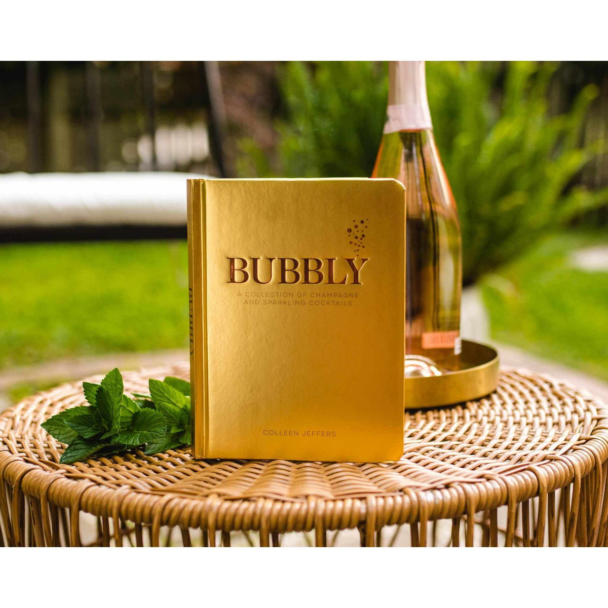 Bubbly: A Collection of Champagne and Sparkling Cocktails