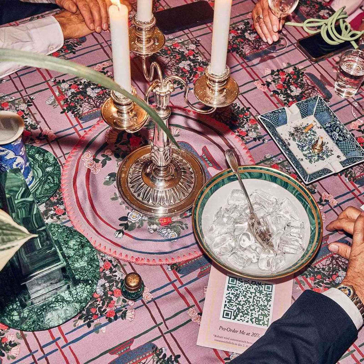 La Vie en Rose Round Embroidered Placemats S/6