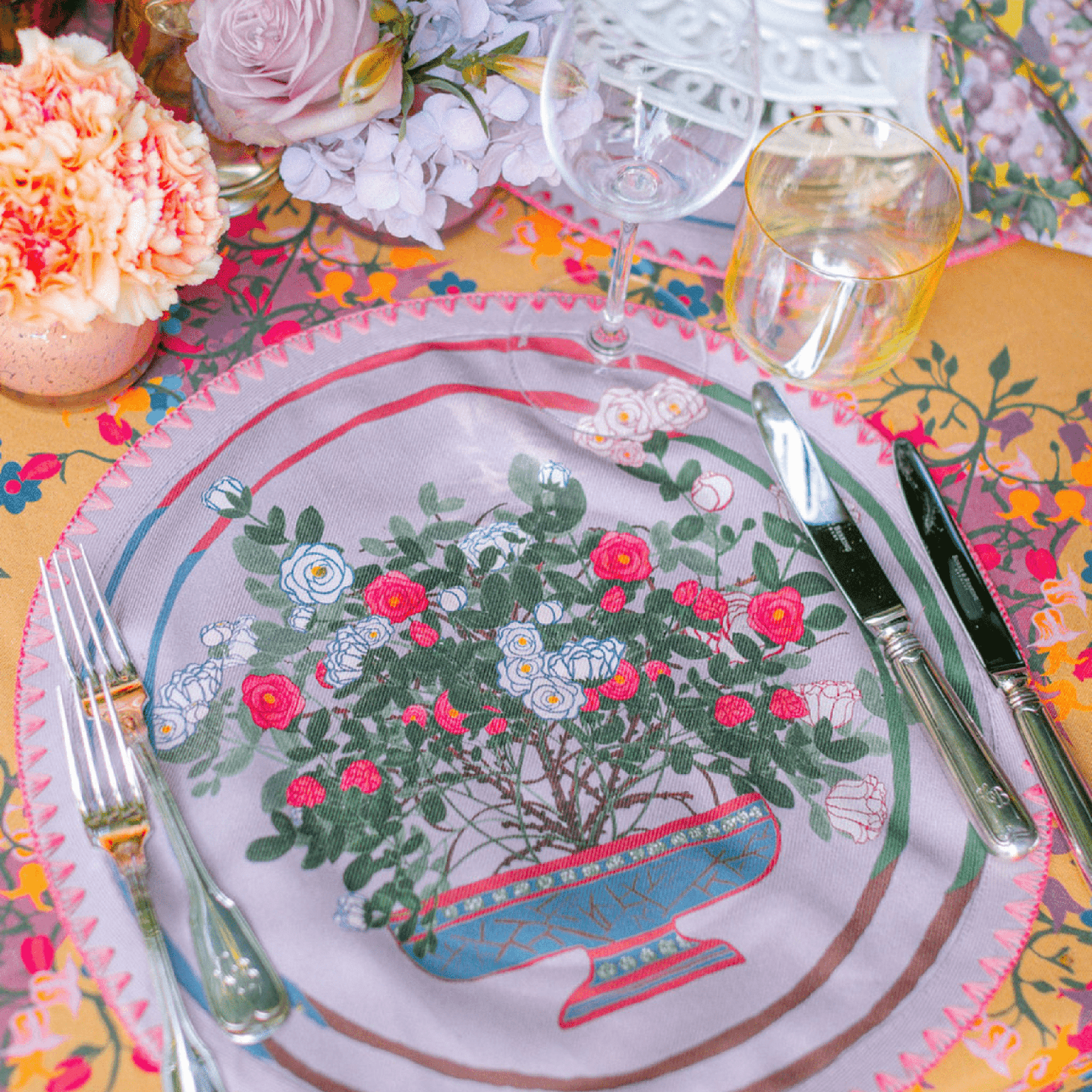 La Vie en Rose Round Embroidered Placemats S/6