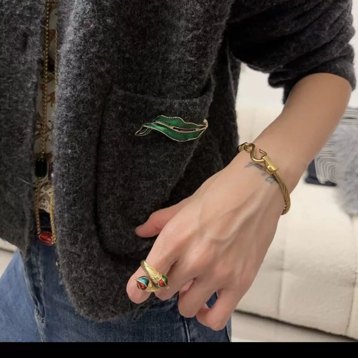 Vintage Women Green Leaf 18K Gold Coat Pin