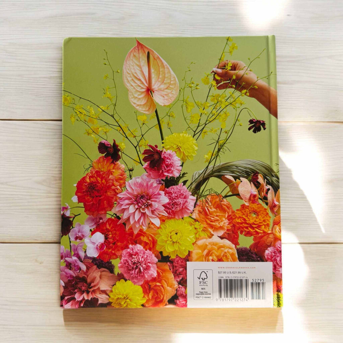 Flowering -A Modern Guide to Playful Flower Arranging