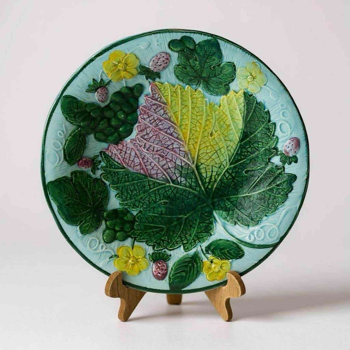 Wedgewood Leaves and Strawberries Vintage Plate