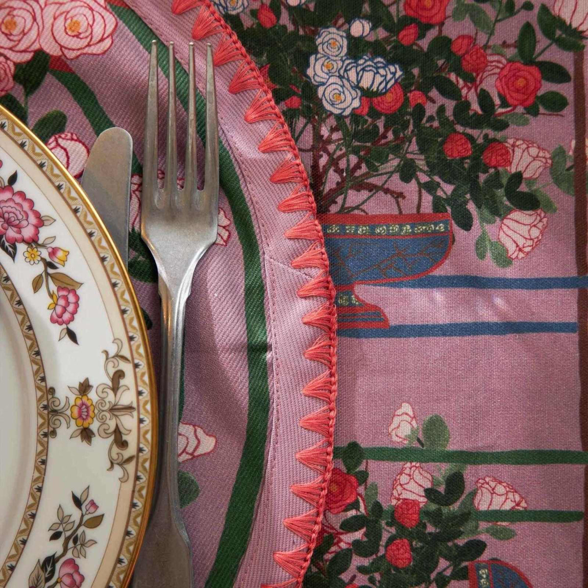 La Vie en Rose Round Embroidered Placemats S/6